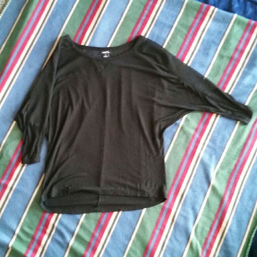 Blk shirt w/ fishnet detail